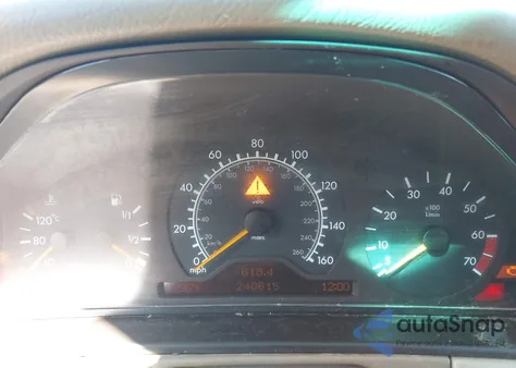 1998 Mercedes-Benz E 320 from USA, damaged, VIN WDBJH65F2WA521204